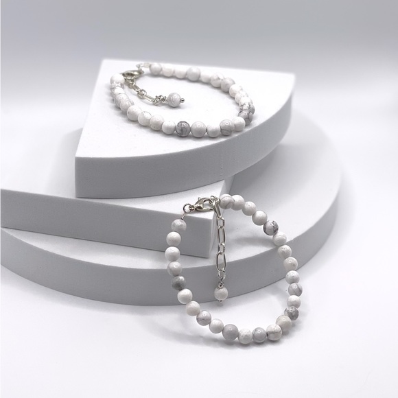 Genuine Natural Howlite Bracelet - Picture 3 of 13